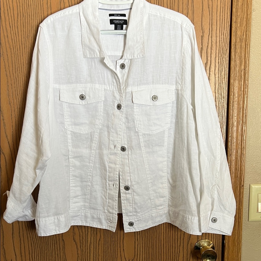 Jones & Company White Linen Button-Up Jacket